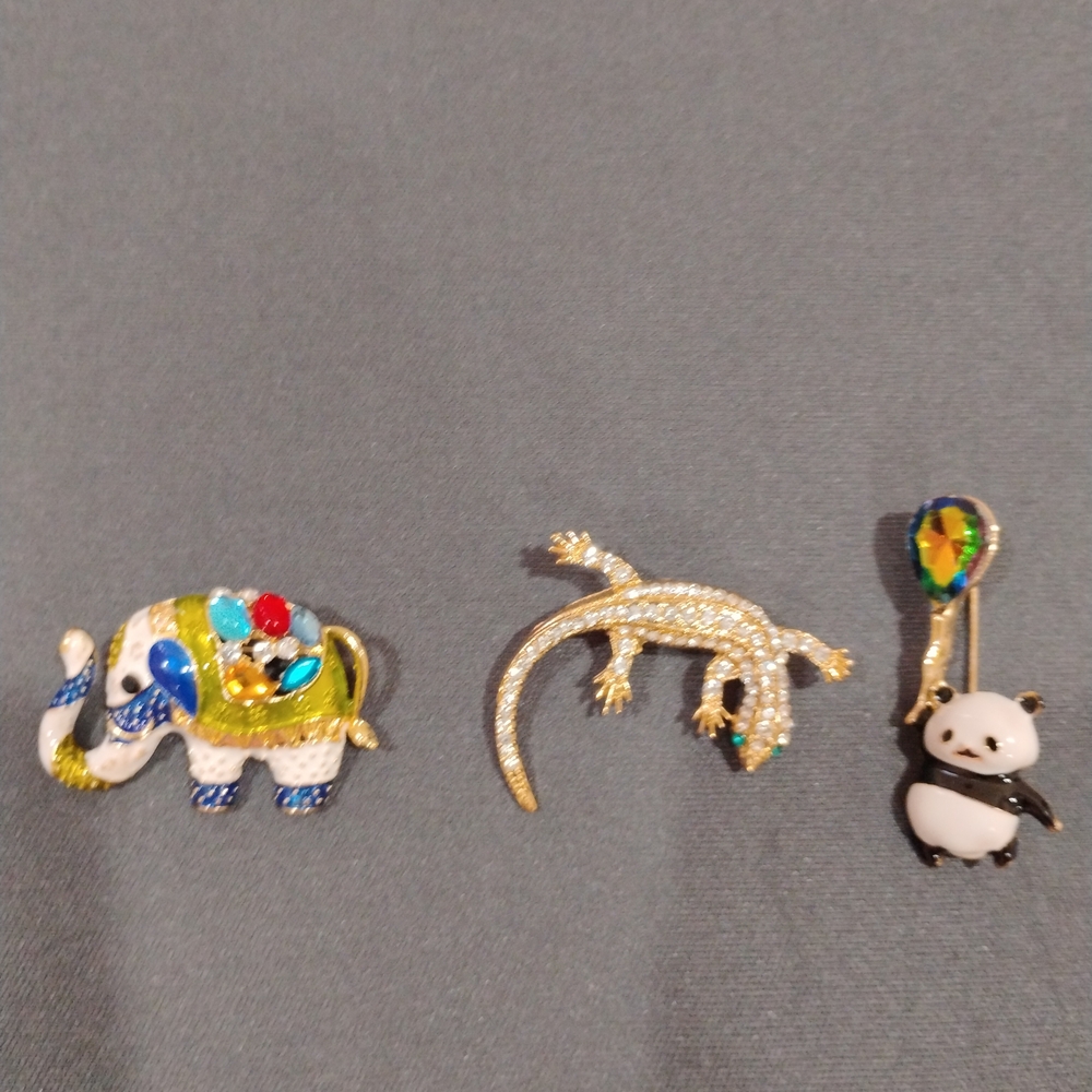 Gold-Tone Crystal Lizard Pin Brooch - Multicolor Crystal Accents